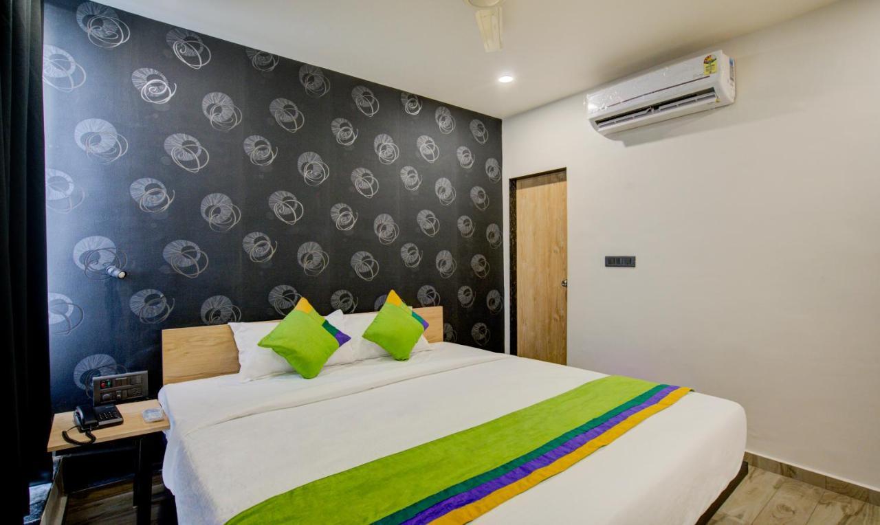 Treebo Grand Lotus - 3 Km From Textile Market Surat Exterior foto