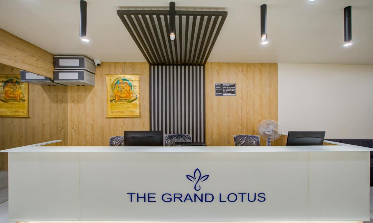 Treebo Grand Lotus - 3 Km From Textile Market Surat Exterior foto